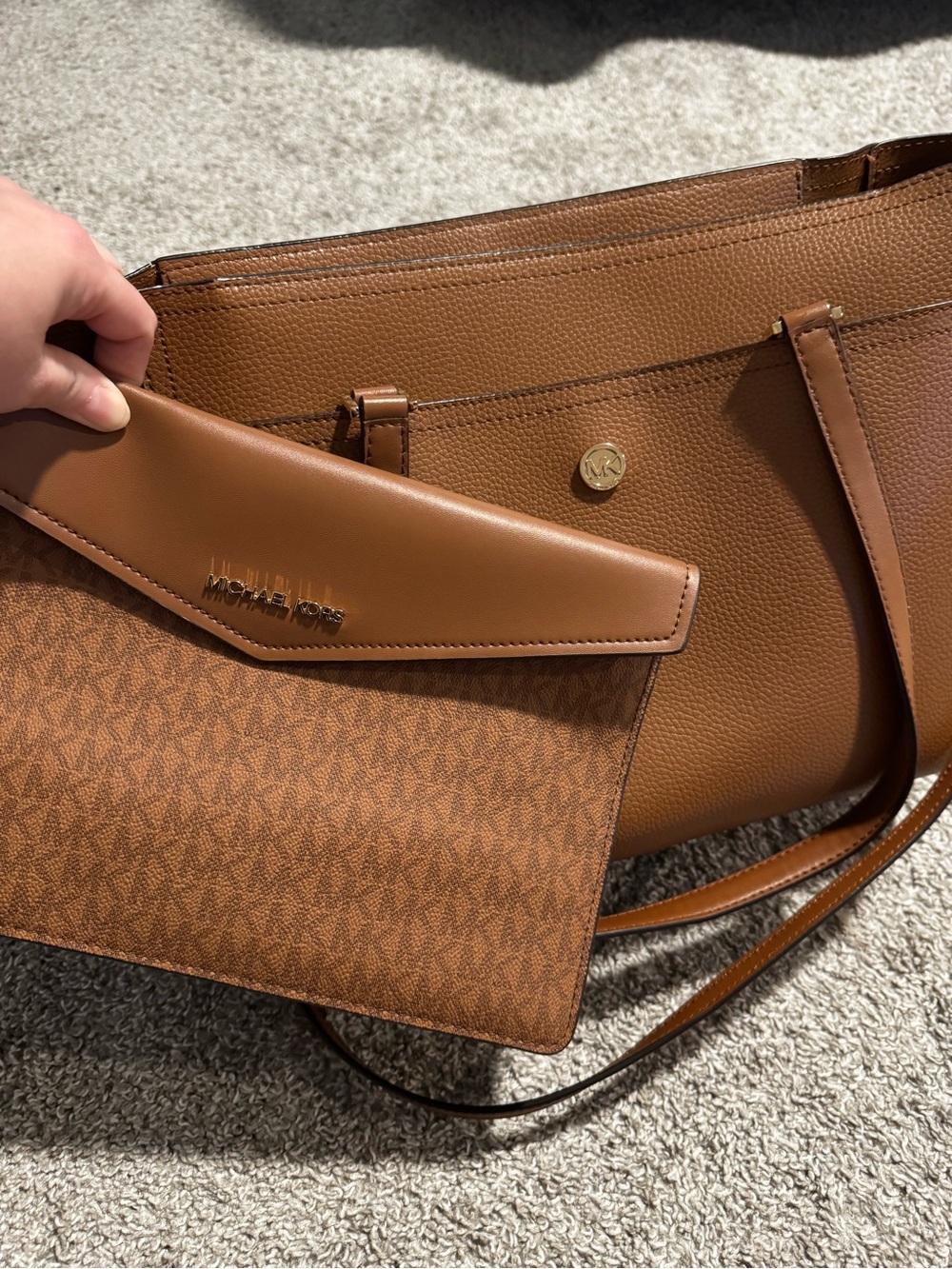 Michael Kors Elegant Brown Leather Tote Bag with Gold Accent